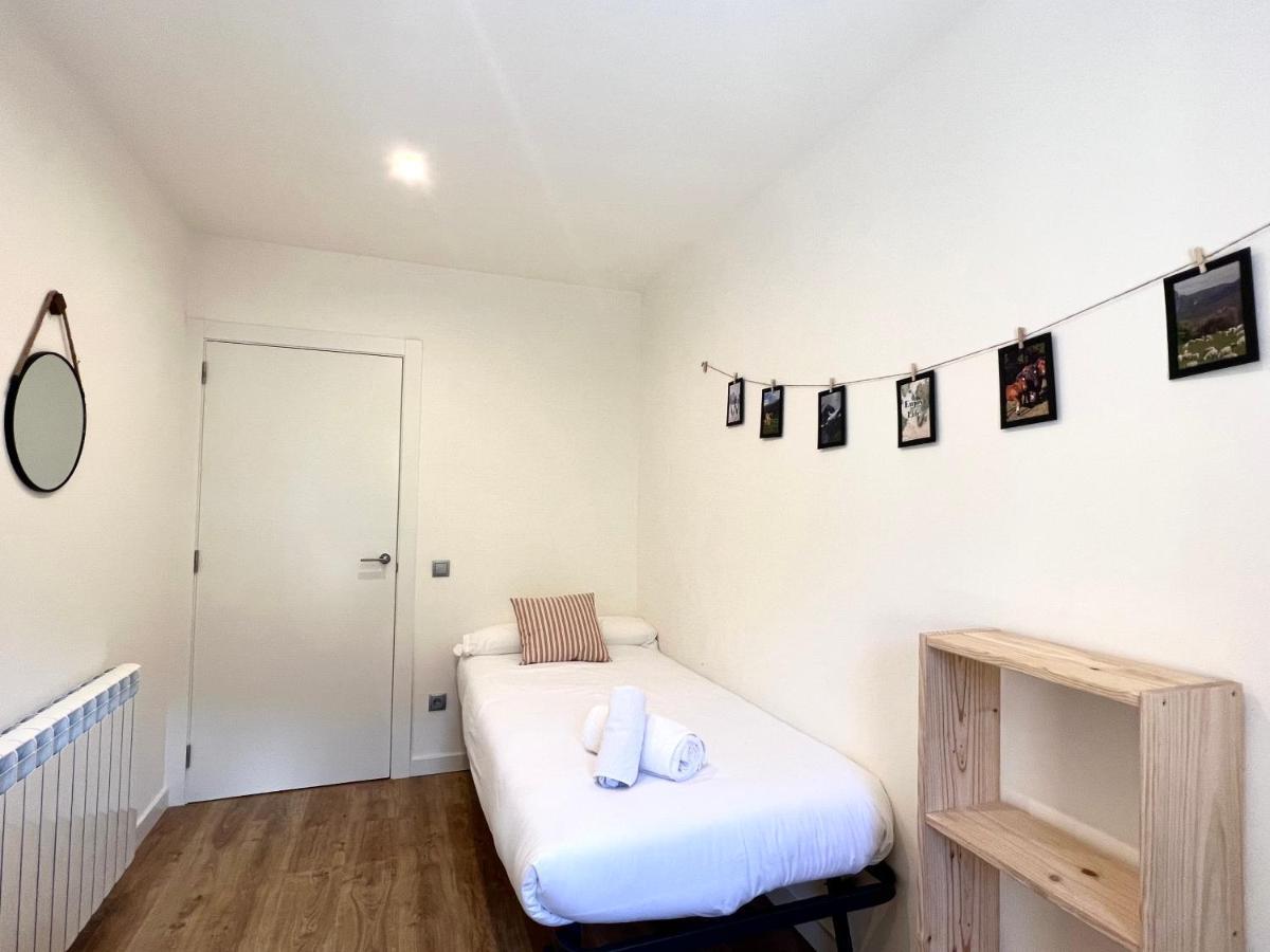 Espot Cowork & Apartments - L'Amfitriona Eksteriør bilde