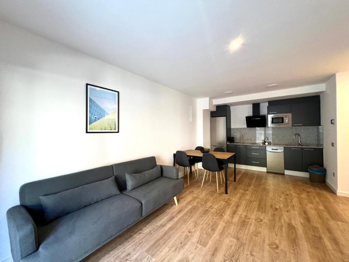 Espot Cowork & Apartments - L'Amfitriona Eksteriør bilde